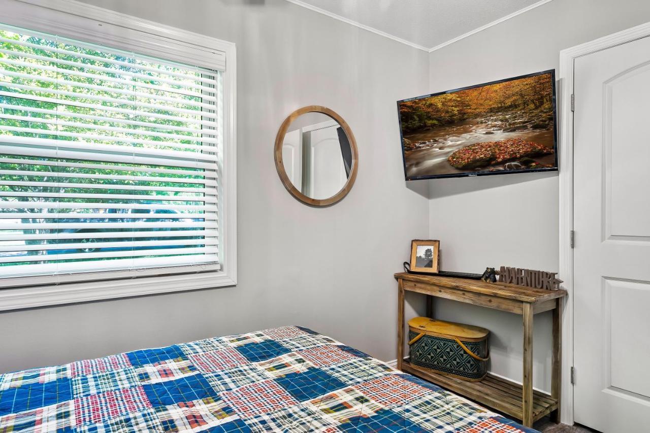 Modern Pigeon Forge Gem Near Dollywood, Gatlinburg & Smokies - 2 Mins To Pkwy & Strip, Hot Tub, Fire Pit, Cable, Hi-Speed Wifi Βίλα Εξωτερικό φωτογραφία
