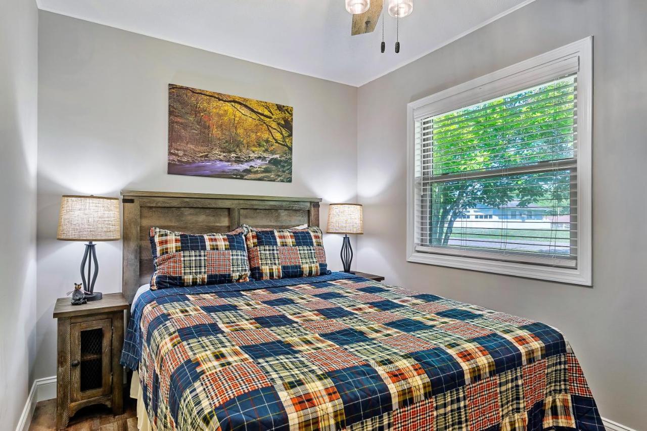 Modern Pigeon Forge Gem Near Dollywood, Gatlinburg & Smokies - 2 Mins To Pkwy & Strip, Hot Tub, Fire Pit, Cable, Hi-Speed Wifi Βίλα Εξωτερικό φωτογραφία