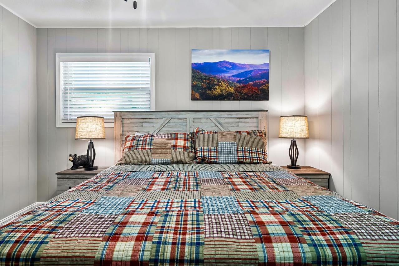 Modern Pigeon Forge Gem Near Dollywood, Gatlinburg & Smokies - 2 Mins To Pkwy & Strip, Hot Tub, Fire Pit, Cable, Hi-Speed Wifi Βίλα Εξωτερικό φωτογραφία