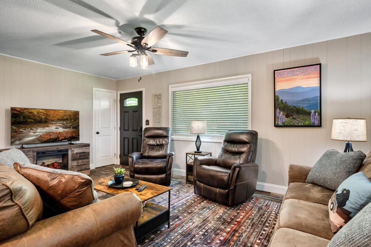 Modern Pigeon Forge Gem Near Dollywood, Gatlinburg & Smokies - 2 Mins To Pkwy & Strip, Hot Tub, Fire Pit, Cable, Hi-Speed Wifi Βίλα Εξωτερικό φωτογραφία