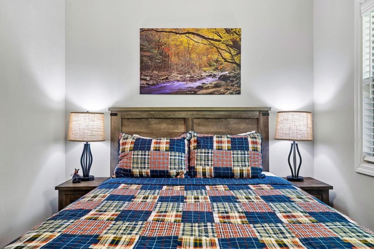 Modern Pigeon Forge Gem Near Dollywood, Gatlinburg & Smokies - 2 Mins To Pkwy & Strip, Hot Tub, Fire Pit, Cable, Hi-Speed Wifi Βίλα Εξωτερικό φωτογραφία