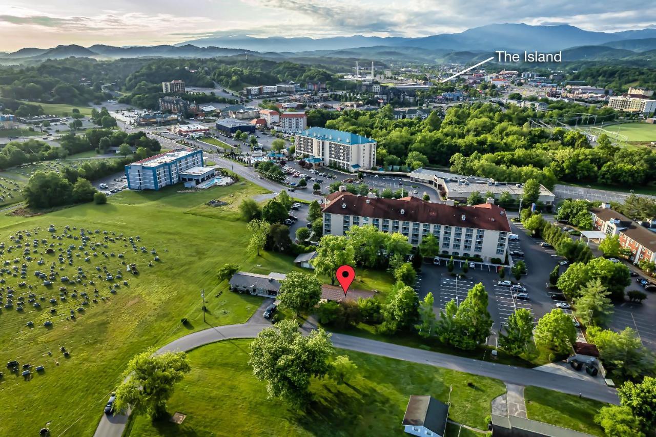 Modern Pigeon Forge Gem Near Dollywood, Gatlinburg & Smokies - 2 Mins To Pkwy & Strip, Hot Tub, Fire Pit, Cable, Hi-Speed Wifi Βίλα Εξωτερικό φωτογραφία