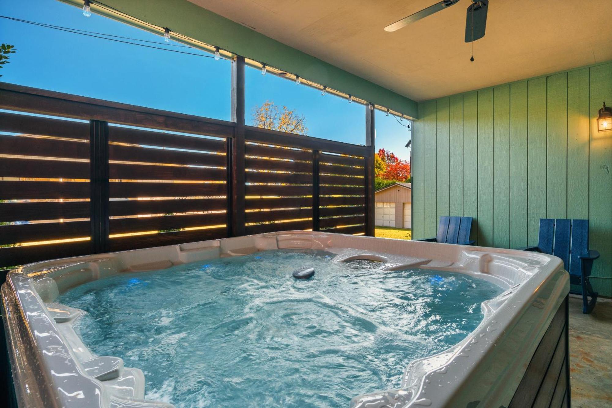 Modern Pigeon Forge Gem Near Dollywood, Gatlinburg & Smokies - 2 Mins To Pkwy & Strip, Hot Tub, Fire Pit, Cable, Hi-Speed Wifi Βίλα Εξωτερικό φωτογραφία